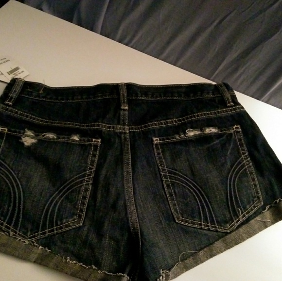 Hollister Distressed Shorts Size 9 - Picture 5 of 8